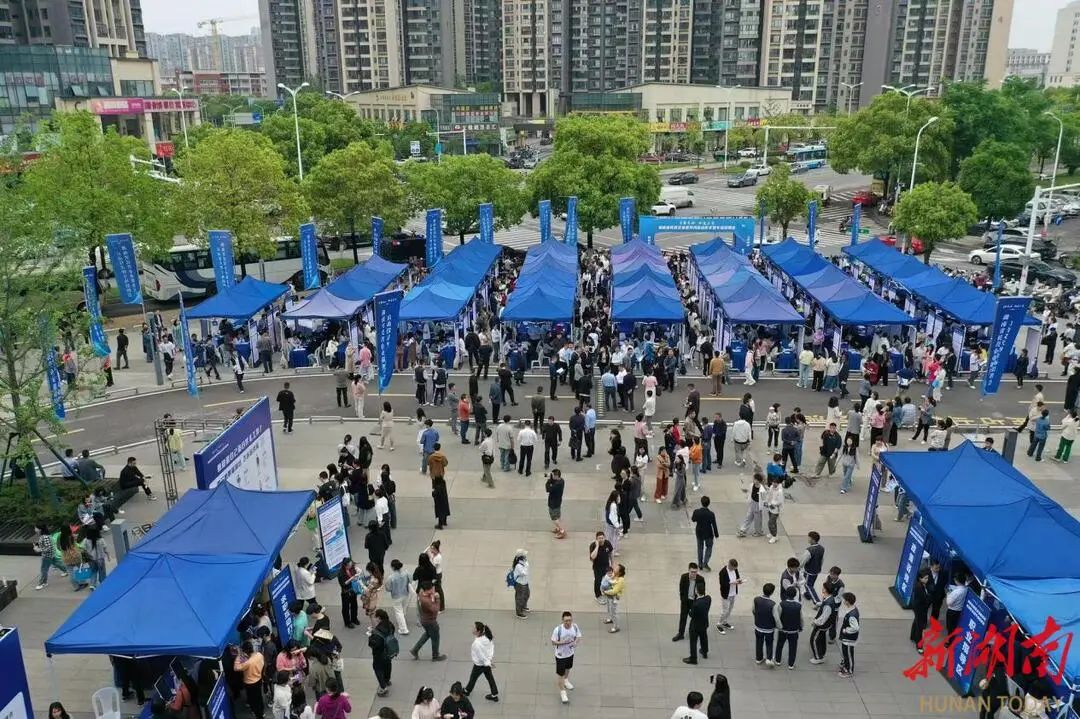湖南省民营企业服务月启动 将举办超千场招聘会，服务十万家以上企业